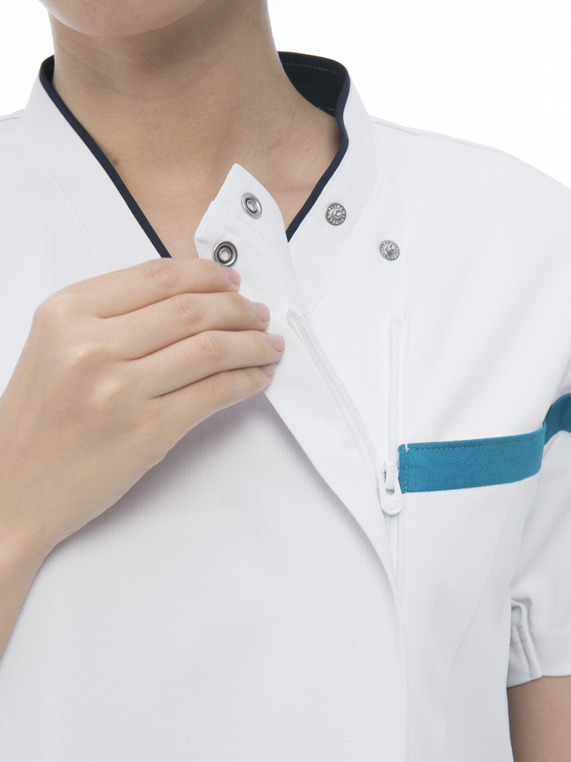 メイクやヘアがみだれず簡単に着脱できます。